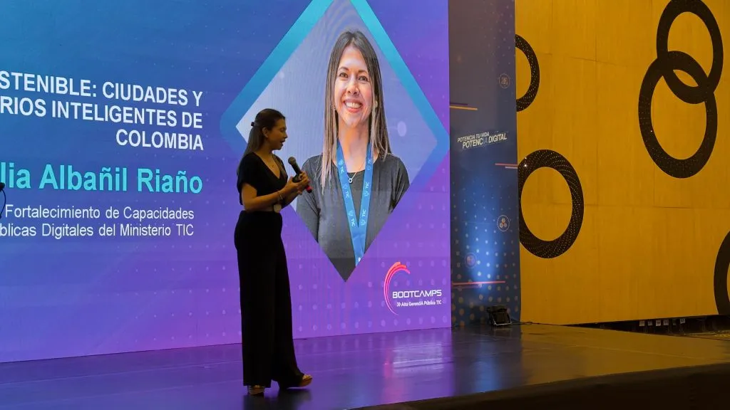 Presentación sobre ciudades inteligentes y sostenibles en Colombia durante evento del Ministerio TIC Govtech