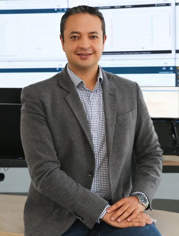 Foto profesional para biografía de miembro del equipo CUANTICO Inteligencia Artificial